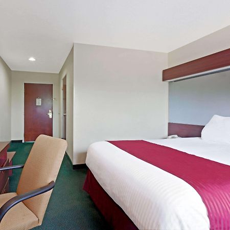 Microtel Inn & Suites By Wyndham Brandon Exterior foto
